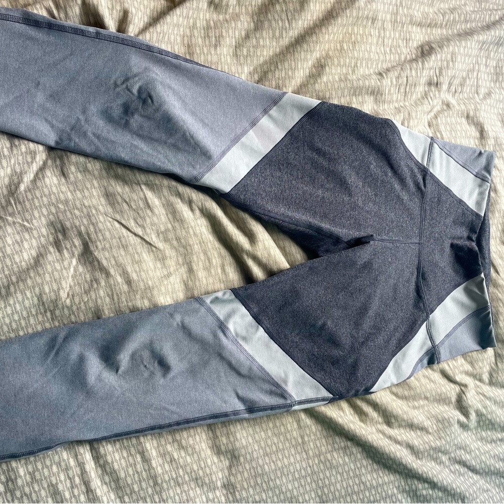 Small grey and light grey leggings. Great when working out